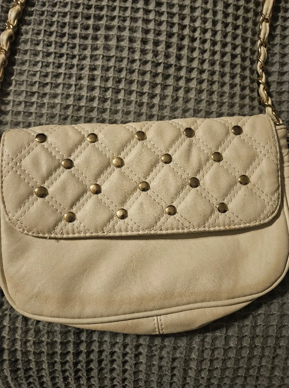 Quilted Cream Crossbody Bag with Gold Studs and Chain Strap - Picture 2 of 4